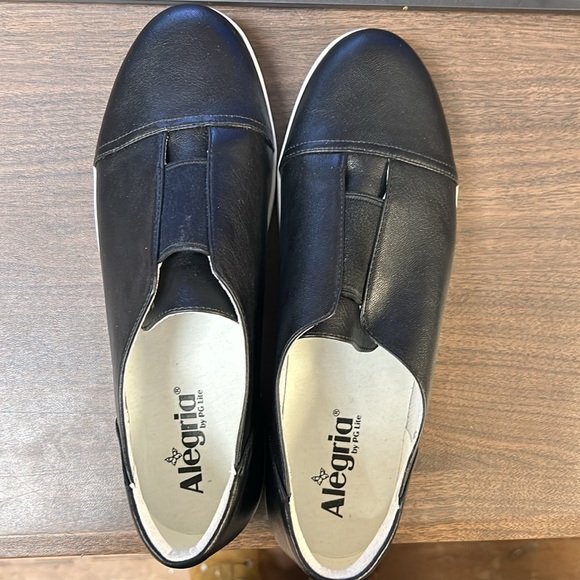 Alegria by PG Lite Alegria Posy Slip-on Sneaker in Black Leather - Picture 3 of 4